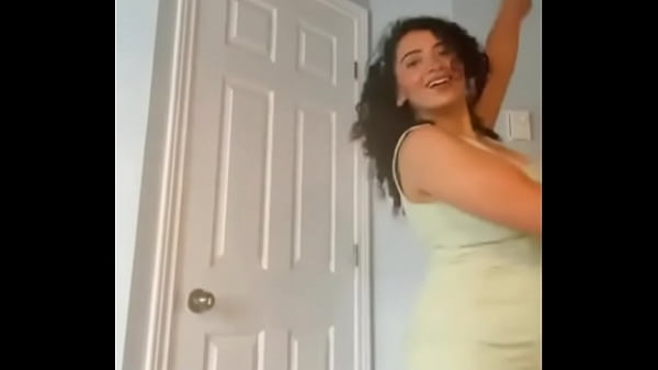 مرات جمال المنجد بتدق من نجار صاحب جوزها