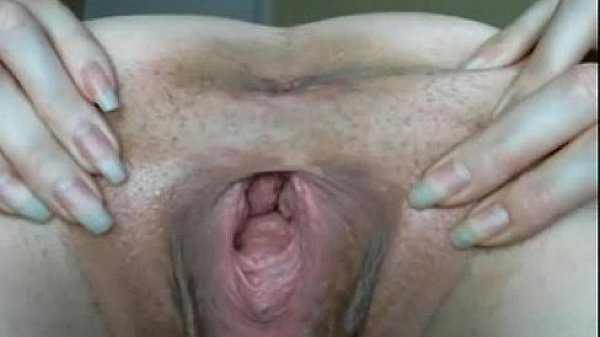 Girl plays her pussy - Camsy.de