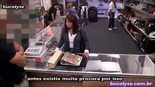 MULHER FAZ SEXO COM DONO DE LOJA.