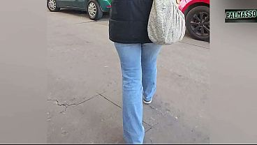 On the street, a teacher has a date with his student to make a homemade porn video in exchange for passing her university exams.  