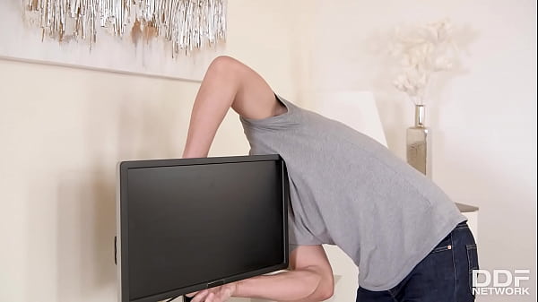 Cherry Kiss requires some XXX services at her home