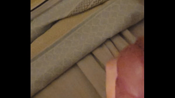 Me masturbei antes de dormir e gozei gostoso na punheta 