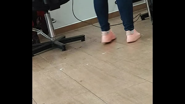 Milf b&uuml;ckt sich f&uuml;r G&auml;ste