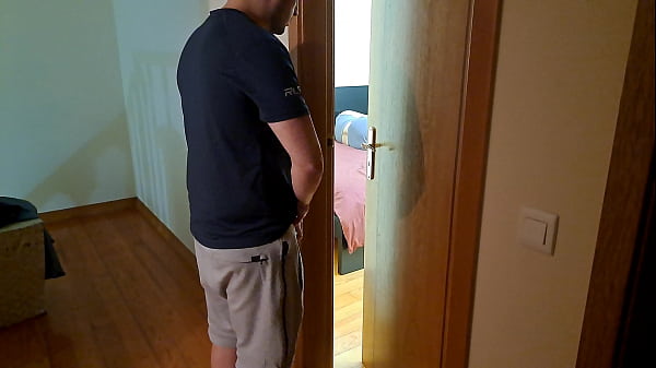 Madrastra es follada duro por su hijastro cachondo  