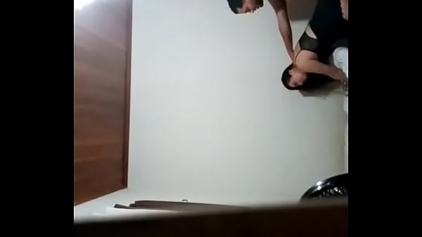 Comendo bucetinha en casa 