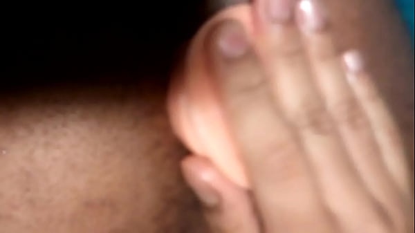 socando na bundinha o vibrador 