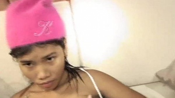 tia 18 so slim pretty shows her asian pussy