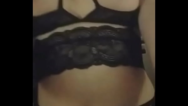 Rica puta en lencer&iacute;a