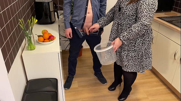 Curvy milf with a huge ass fingers herself and masturbates