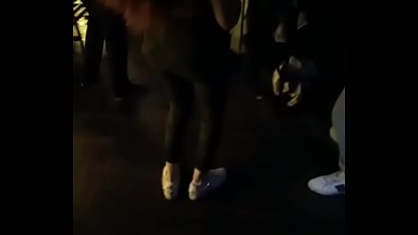 Jeans pegaditos bailando  