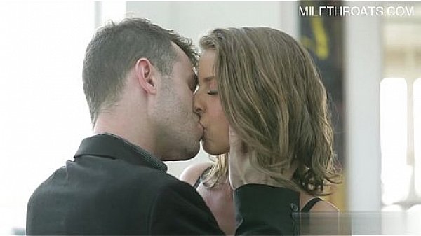 Guy pleasured by amazing skinny teen 