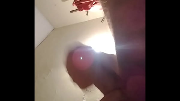 UMA GOSTOSA GOZADA COM CONSOLO ATOLADO