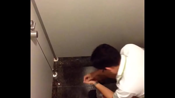 Suc cu trong toilet vincom p2.MOV  