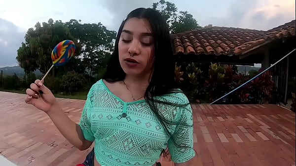 Caliente latina en un en vivo  