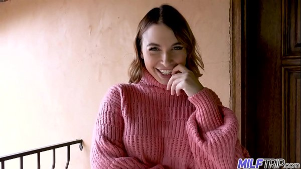 Cock sucking brunette queen