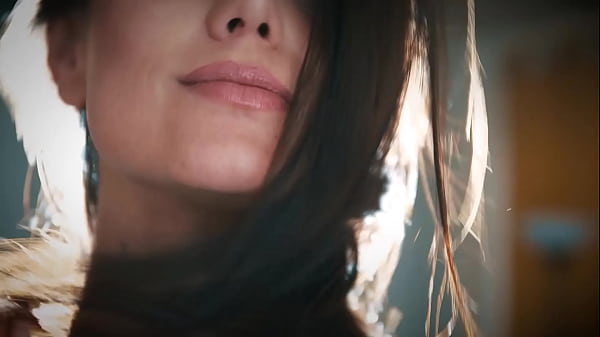 FITTING-ROOM - Lorena si scopa il culo mentre la gente la guarda  