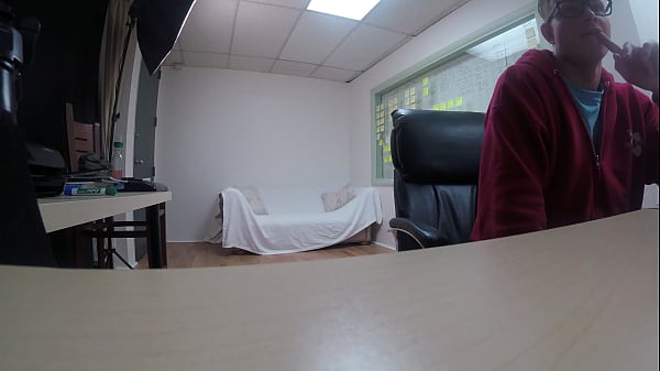 Pornstar Sucks a Lucky Fans Cock