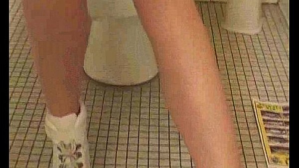 pokurila v shkolnom tualete  