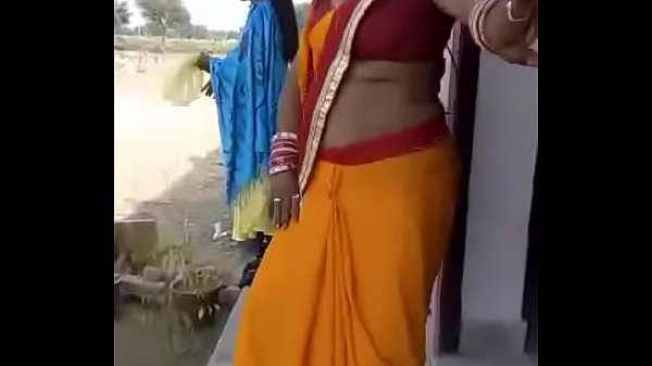 dancing aunty navel exposing