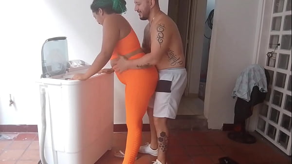 2 parte, ando muy cachonda voy a llamar a un t&eacute;cnico para follar con el ya que mi marido esta de viaje  