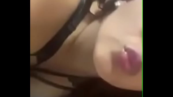 mi amiga me invito a salir y termino gimiendo