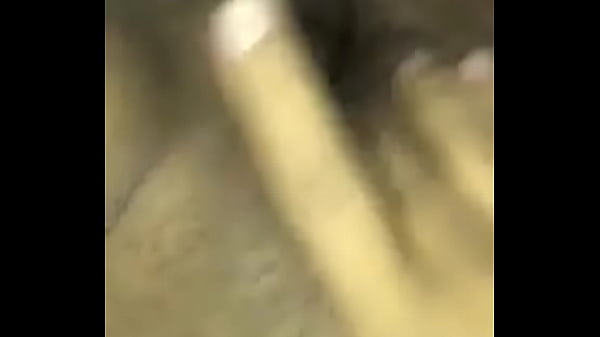 Jani broca preparandose para su amante