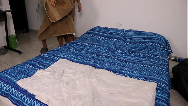 un dia frio y lluvioso hace que ella quiera el calor de mi verga