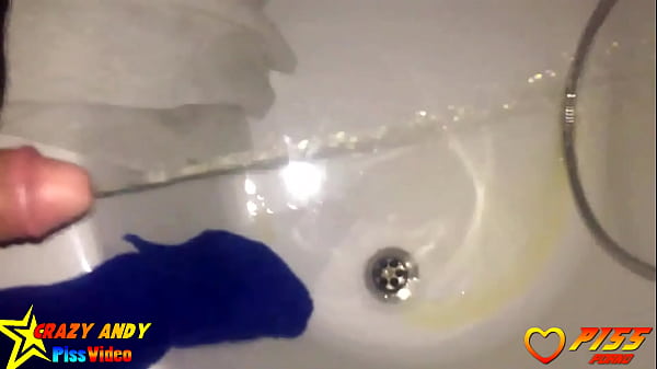 Andy just pisses so secretly into the bathtub of the best friend