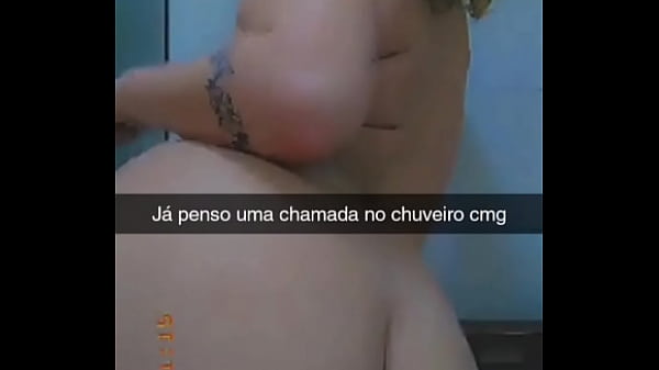 Loirinha do rab&atilde;o se exibindo  