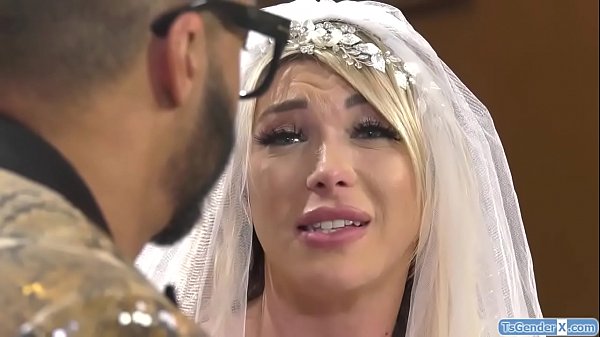Ts bride Aubrey Kate cheats on bf with the wedding planner.He sucks her dick and asslicks her.She gives him a bj and gets barebacked as she jerks off