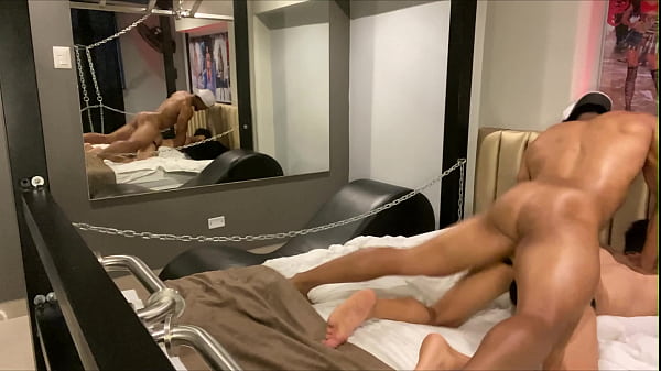 COGIENDO CON HETERO CURIOSO CON REJAS 