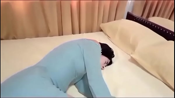 Candyboom debuta en anal con su primastro hasta que le duele y no puede ni sentarse