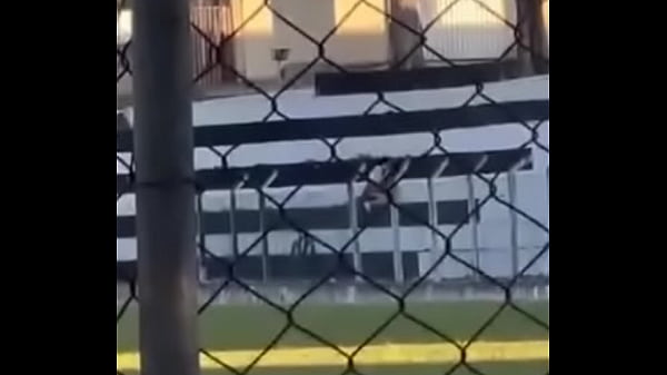 safada sentando na piroca ao ar livre