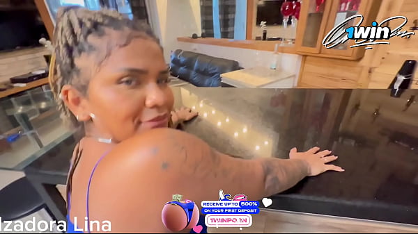 Estava na balada com uns amigos e fui para o apartamento dele transei no pelo com ele e voltamos para a balada como se nada tivesse acontecido com a buceta cheia de porra