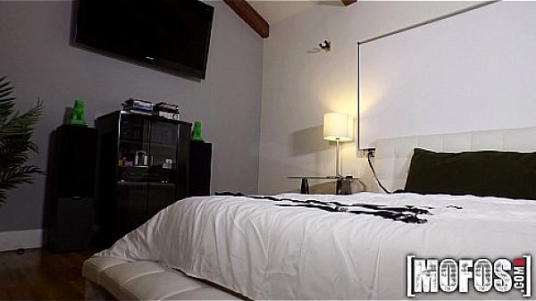 Mofos -   Elsa Jean, Valentina Nappi  - Valen  