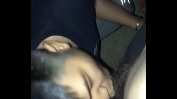 Trai outdoor b&uacute; cu  