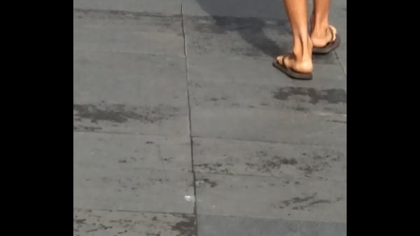 Espiando a un hombre delicioso  