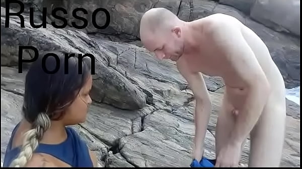 Eu e uma gostosa na ilha deserta 