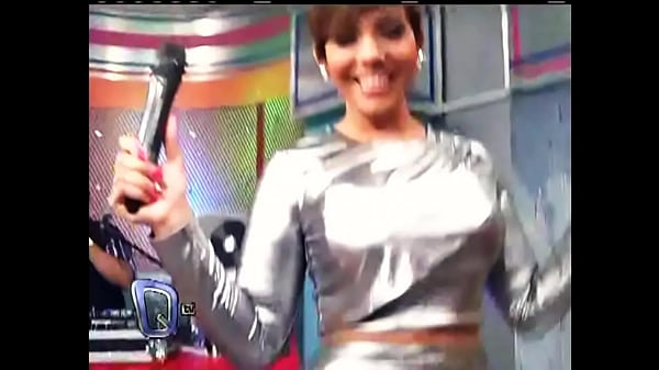 Ana Carolina sexy suplex