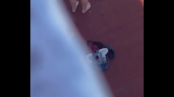 Vecina en bikini espiada