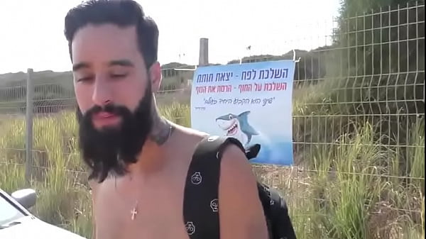 גבר מוצץ זין בטבע