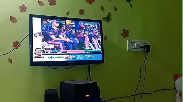 आईपीएल देखते हुए मेरी वाइफ ने मेरा लंड चूस के खड़ा किया 