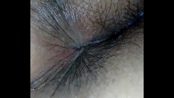 Gostosa com o cu cheio de porra