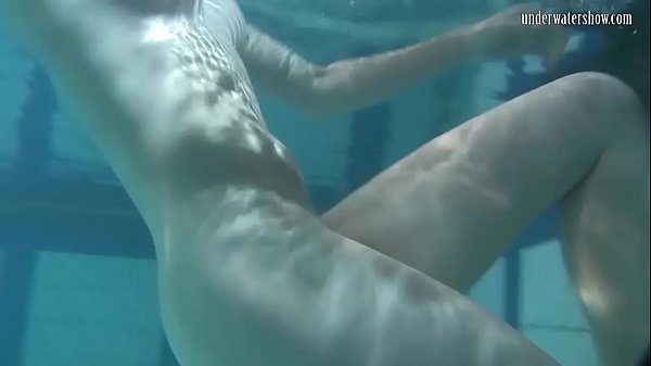 Babe in the swimming pool naked and horny