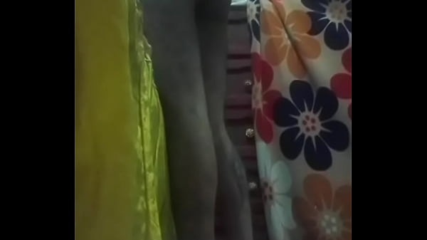 La cacha su padrastro masturbandose y se aprovecha y le ella de lecho todo el co&ntilde;o  