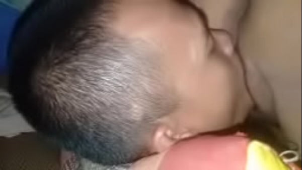 แหกหีสาวสวยเอาควยให้เธออมจนน้ำแตกเต็มปากแล้วยังควยดเข้ารูแตดเย็ดหีเธออย่างเสียงเสียงครางเธอทำให้มีอารมณ์สุดๆเธอสำเร็จความไคร่ถึงสองครั้งน้ำแตกเยอะมาก