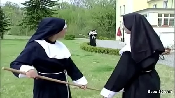 Notgeile Nonne wird vom Handwerker heimlich entjungfert