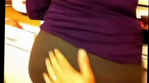 Nalgas en Mallas Manoseadas