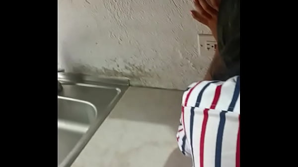 fui a la casa de mi vecino por azucar y termine follandome a su esposa  