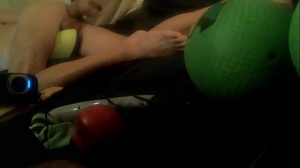 puto bro hole swallows Chorizo XL all the way. 